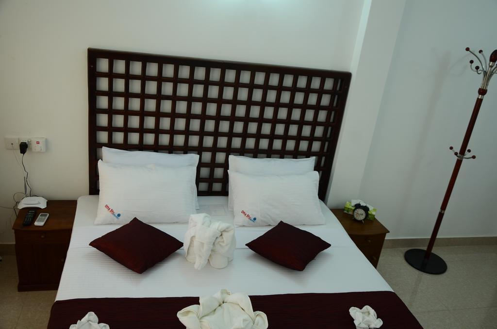 Otha Shy Airport Transit Hotel Katunayake Exterior photo