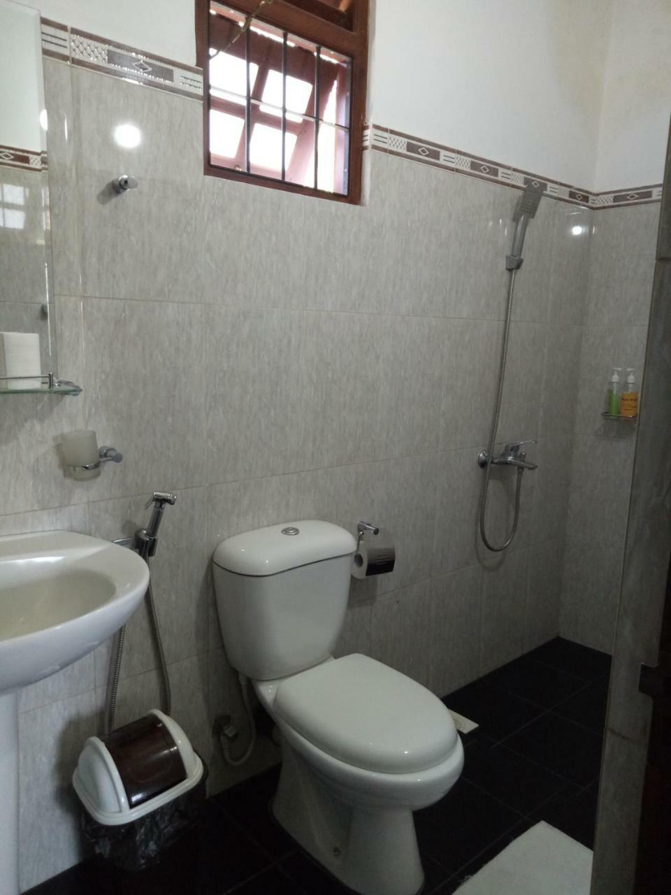 Otha Shy Airport Transit Hotel Katunayake Exterior photo