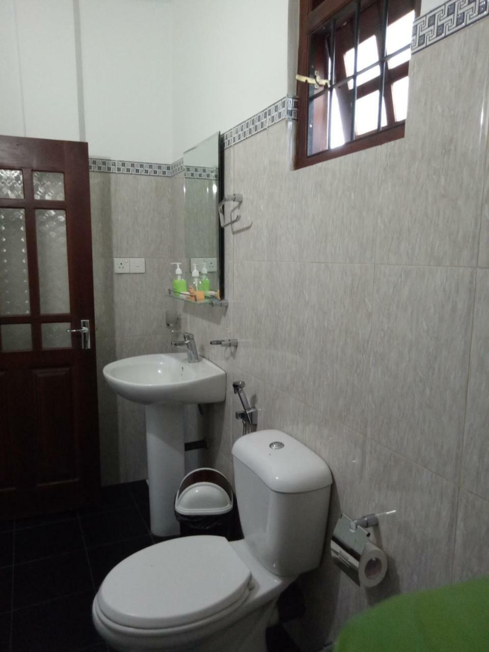 Otha Shy Airport Transit Hotel Katunayake Exterior photo